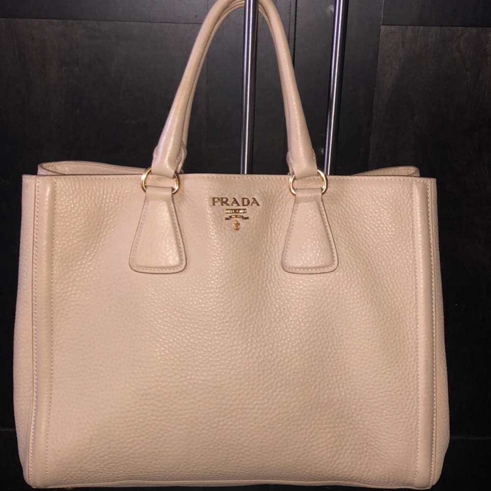 SALE!!!PRADA SAFFIANO TOTE BEIGE 🤩